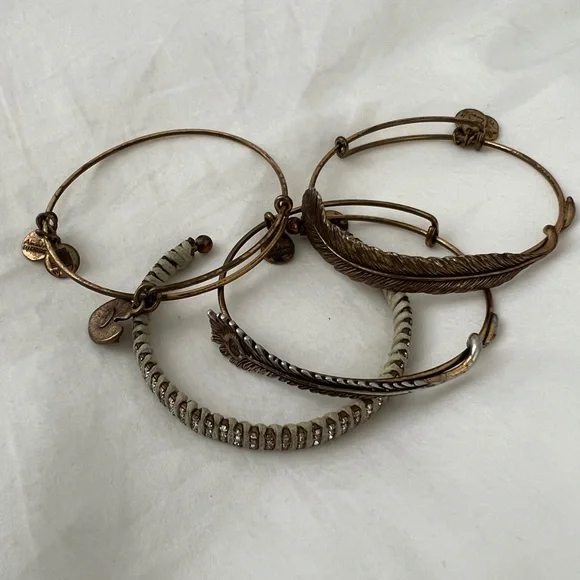 Stack of bracelets - Picture 2 of 7